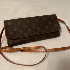 Authentic Louis Vuitton Twin Pochette GM. Pls see photos.